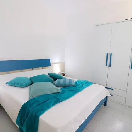 Lucrezia A 4 Posti Apartment *